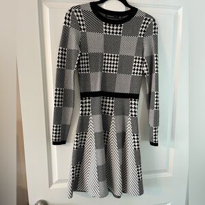 Karen Millen - Black and White Geometric Pattern Dress